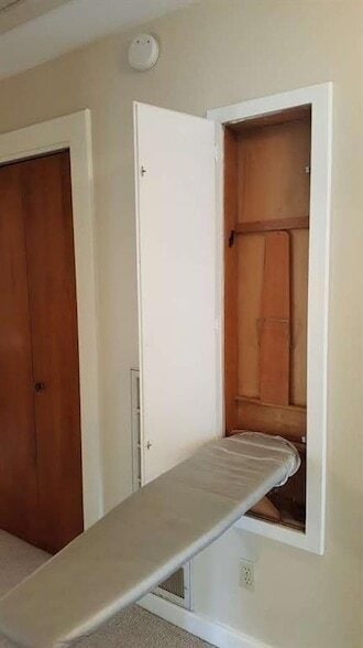 Building Photo - 316 1/2 E 7th Street Unit