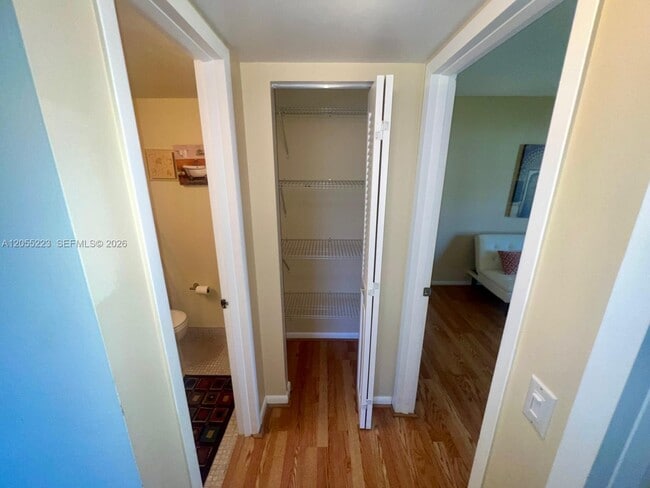 Building Photo - 312 Mansfield G