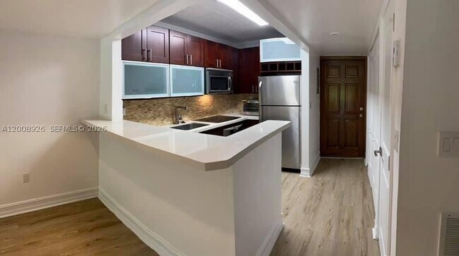 Building Photo - 3225 Bird IV3