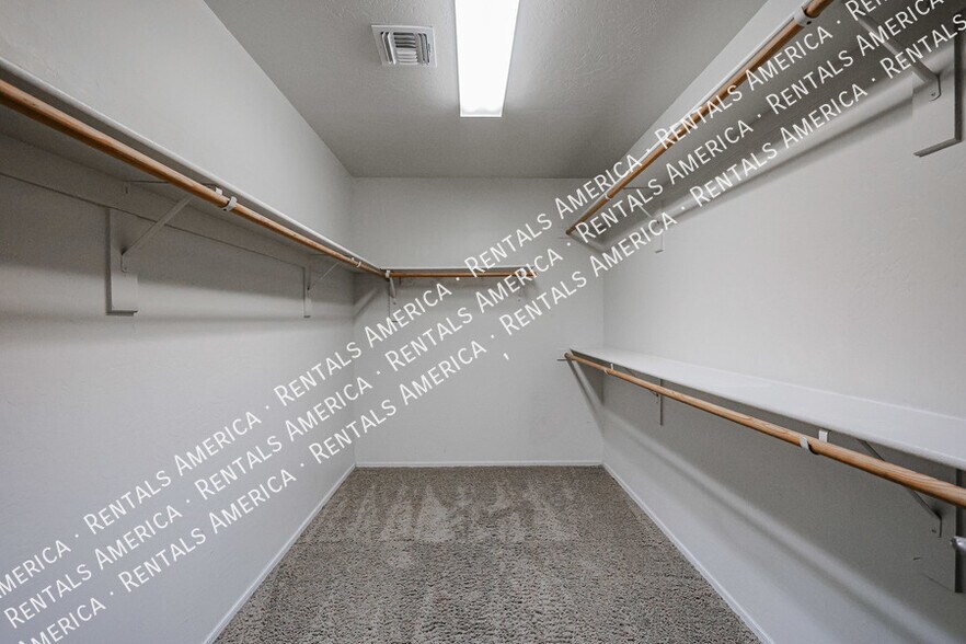 Building Photo - 21109 E Pickett St