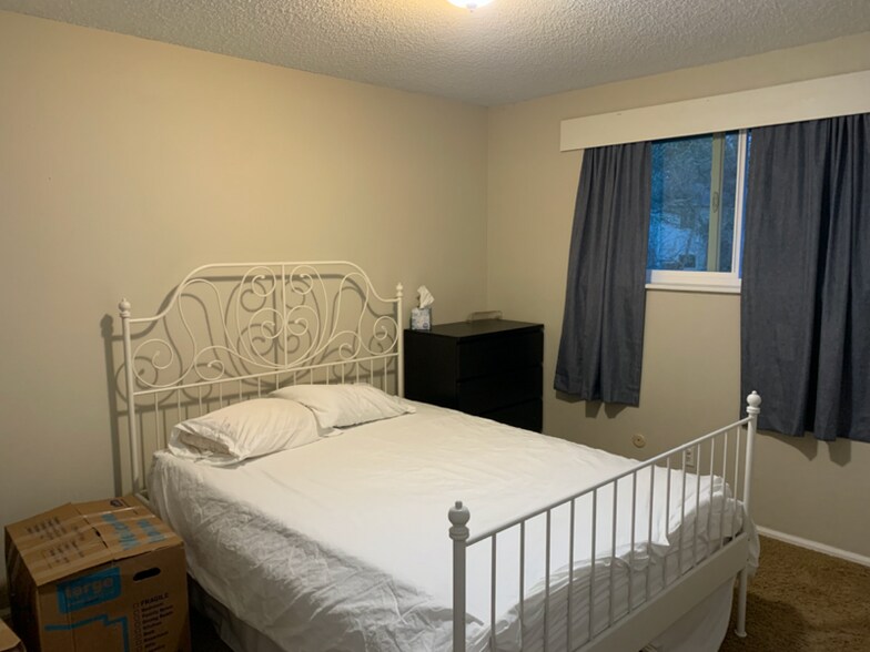 Building Photo - 13542 Hazel Pl