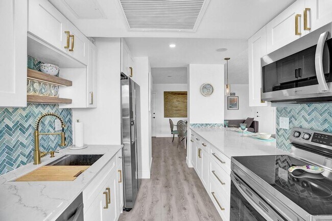 Building Photo - 2701 N Ocean Blvd