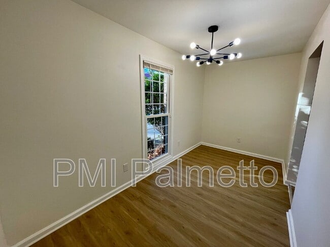 Building Photo - 2816 Wales Rd