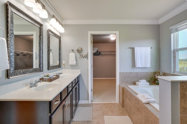 Building Photo - 14822 Fells Ln