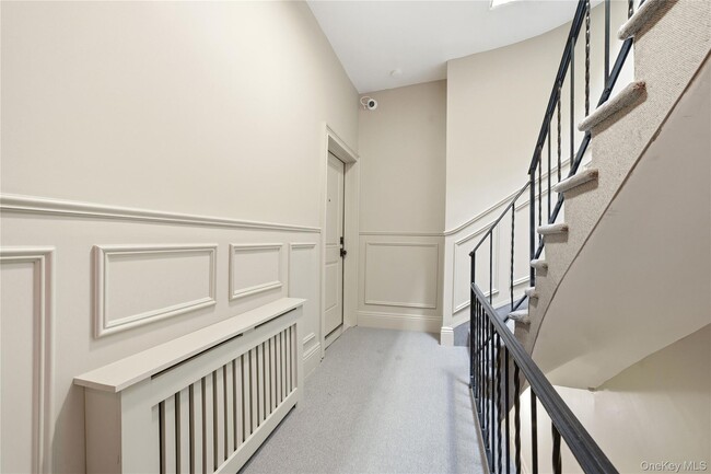 Building Photo - 13 W Hoffman Ave