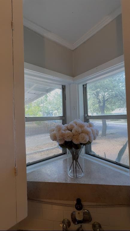 Building Photo - 935 E 53rd St