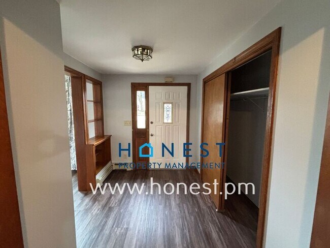 Building Photo - 273 Pond Rd