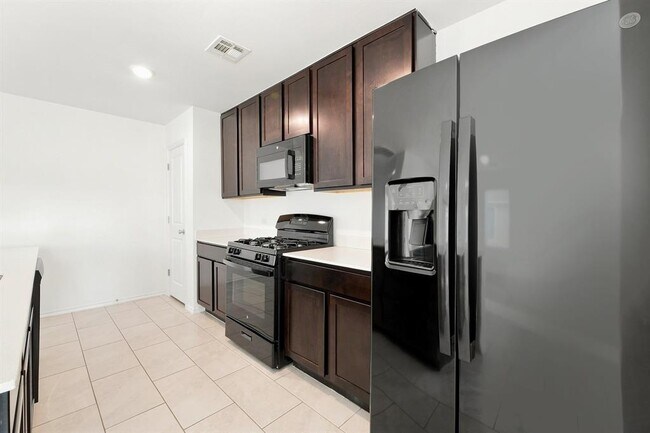 Building Photo - 2208 Bleecker St