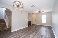 Building Photo - Charming Townhome in Avalon Park