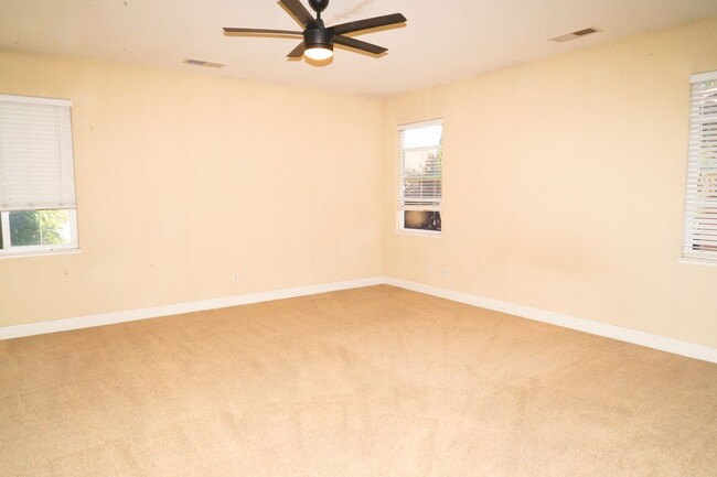 Building Photo - Beautiful 4 bed/ 3.5 bath in Natomas!
