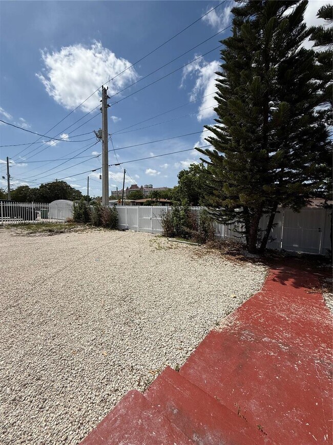 Building Photo - 2460 NW 61st St