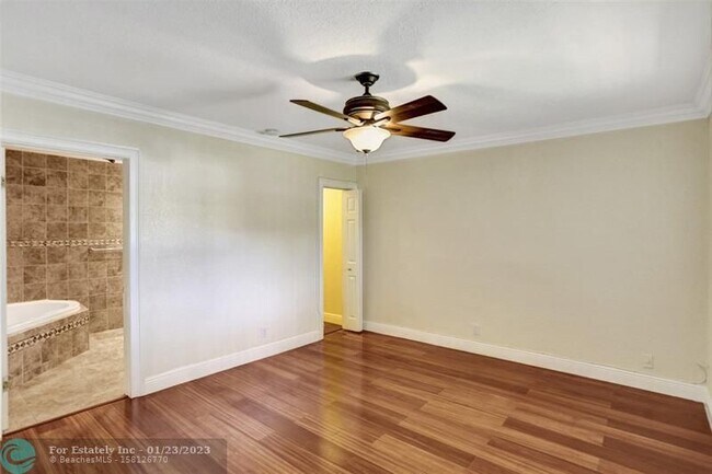 Building Photo - 361 SW 60th Ave
