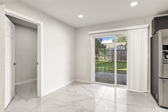 Building Photo - 22406 Fincastle Dr