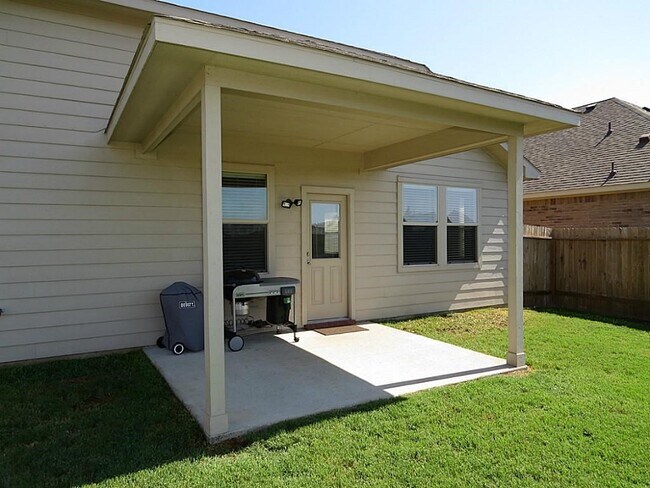 Building Photo - 18223 Red Oak Manor Ln