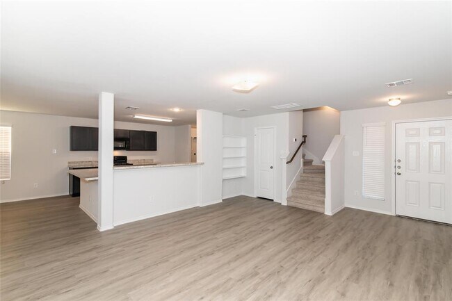 Building Photo - 8802 Livings St