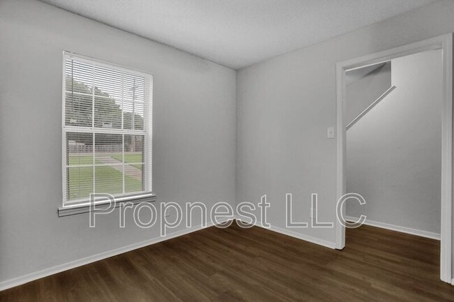 Building Photo - 840 Barrington Woods Cove