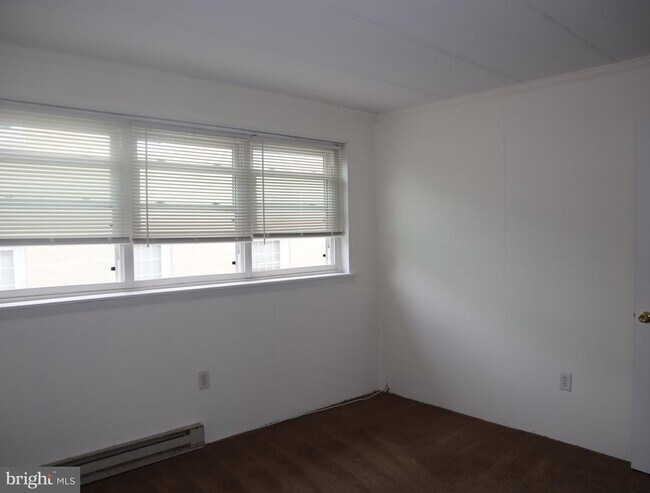 Building Photo - 319 Camden Ave