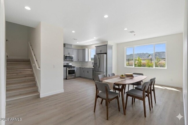 Building Photo - 125 W Latona Rd