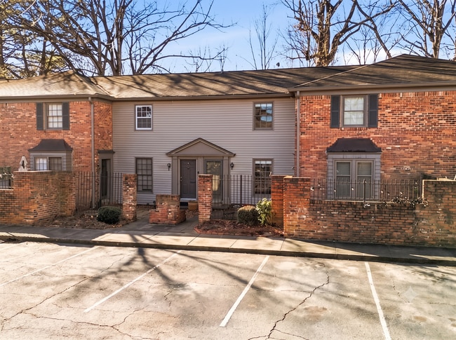 Building Photo - 3083 Colonial Way