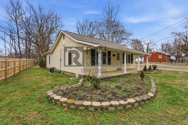 Building Photo - 6548 Old Clarksville Pike