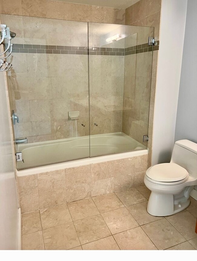 Building Photo - Stunning 1 bedroom, 1.5 bath in The Grande...