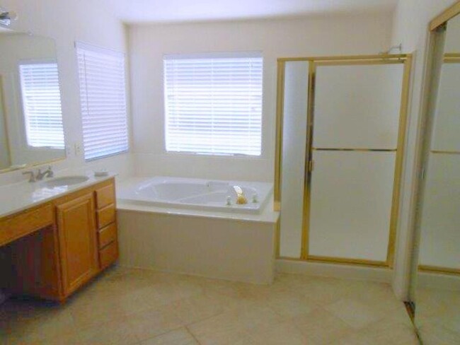 Building Photo - Beautiful 4 Bedroom Home in Summerlin