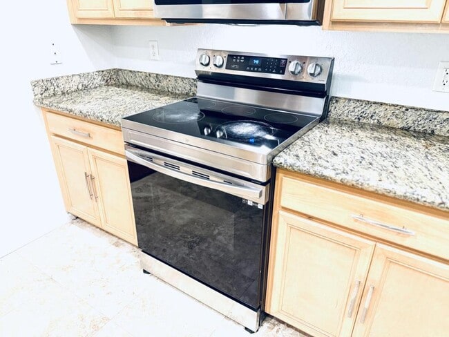 Building Photo - 2983 Ashland Ln S