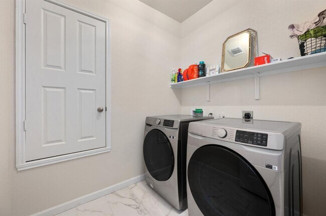 Building Photo - 13820 James Garfield St