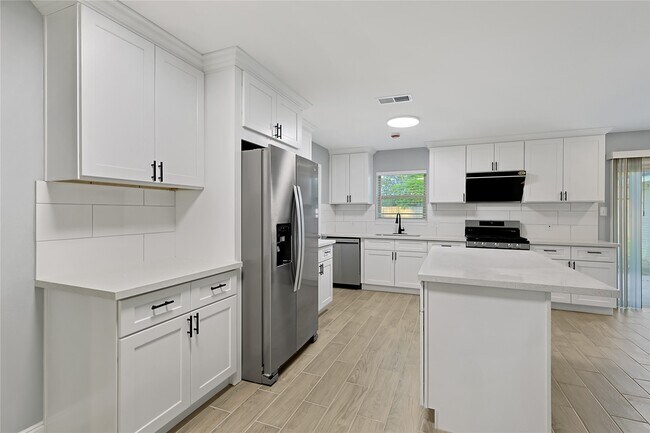 Building Photo - 7103 Lugary Dr