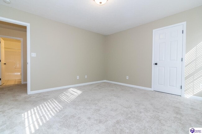 Building Photo - 212 Applewood Ln