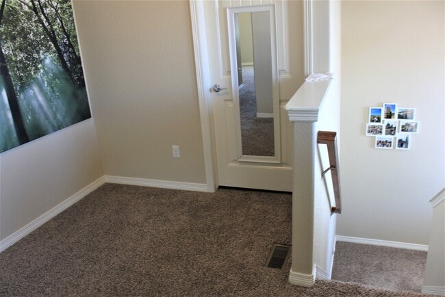 Building Photo - 835 Pistol River Way