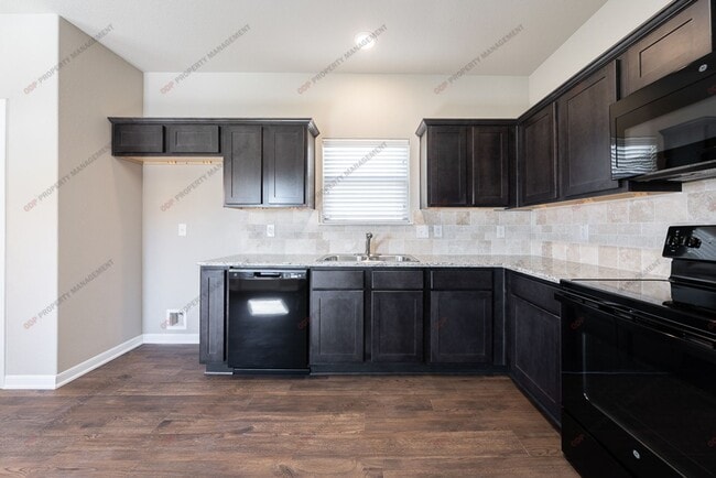 Building Photo - 1242 Lakeway Crossing Dr