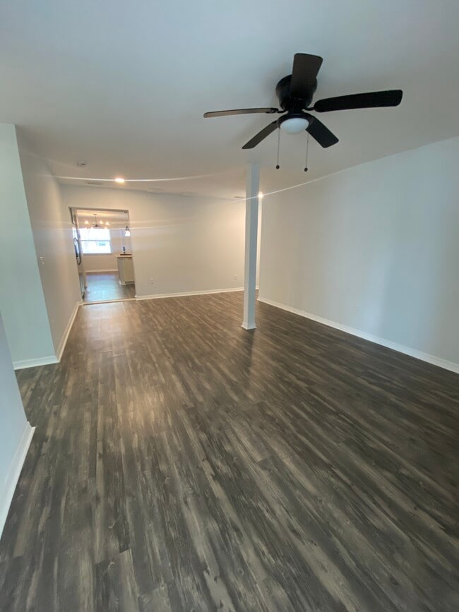 Building Photo - 580 73rd Ave N