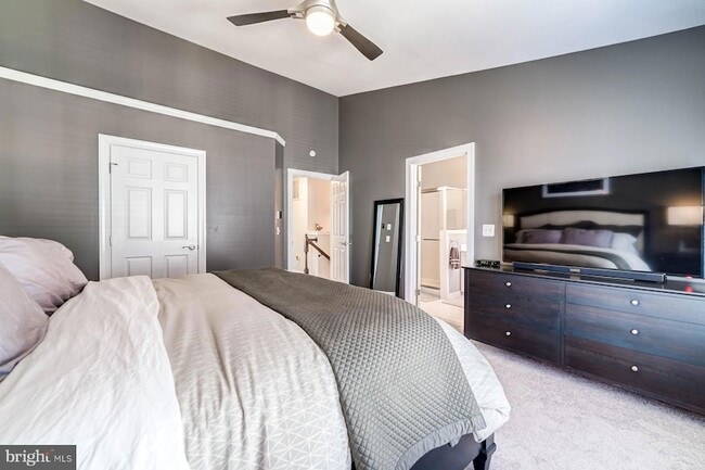 Building Photo - 947 Harrison Cir