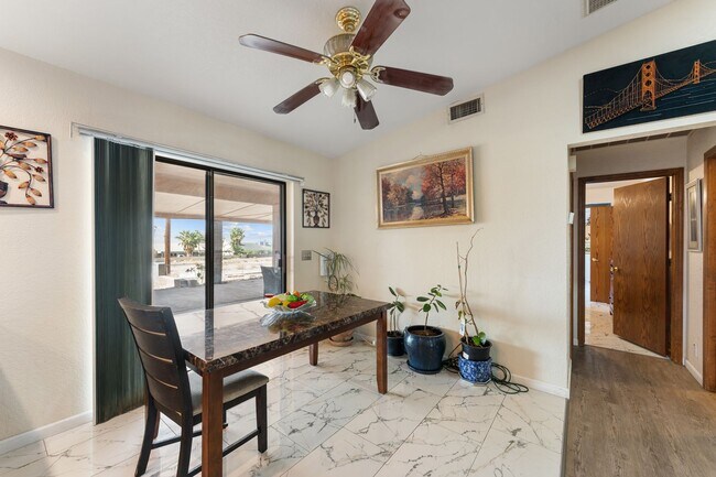 Building Photo - 1099 Pueblo Dr