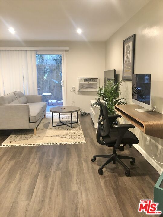 Building Photo - 1261 Laurel Ave