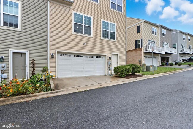Building Photo - 10228 Nuthatch Dr