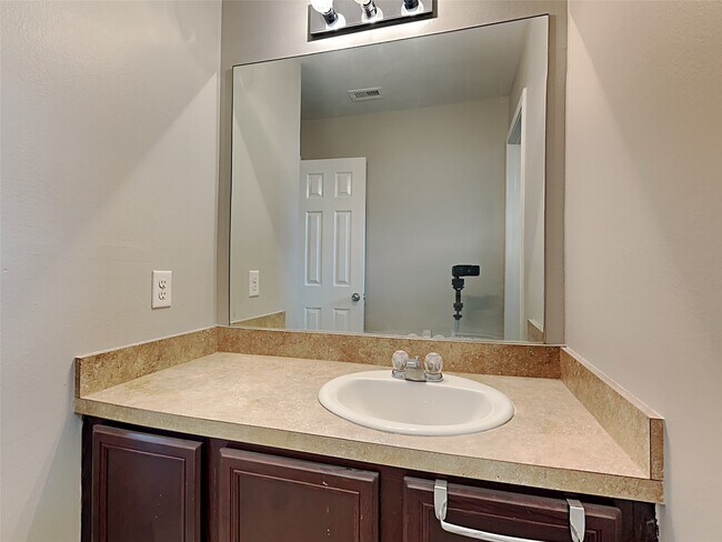 Building Photo - 16326 Royal Fort Ln