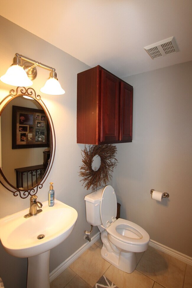 Building Photo - Lease Takeover Opportunity Available: Stun...