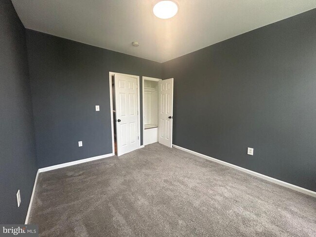 Building Photo - 1516 N Mount St