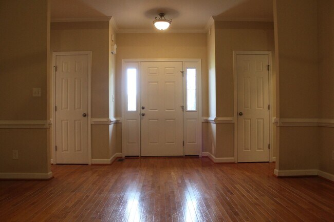 Building Photo - 205 Stillwater Creek Dr