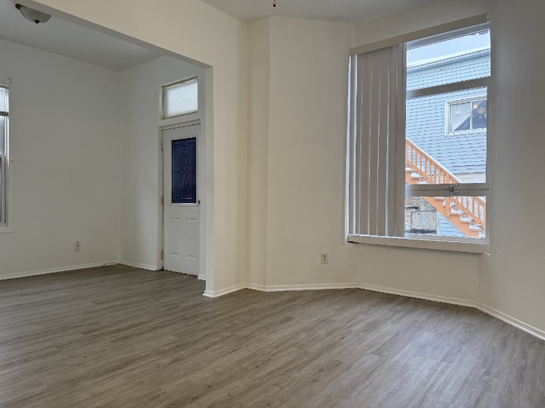 Building Photo - 3525 W Fullerton Ave