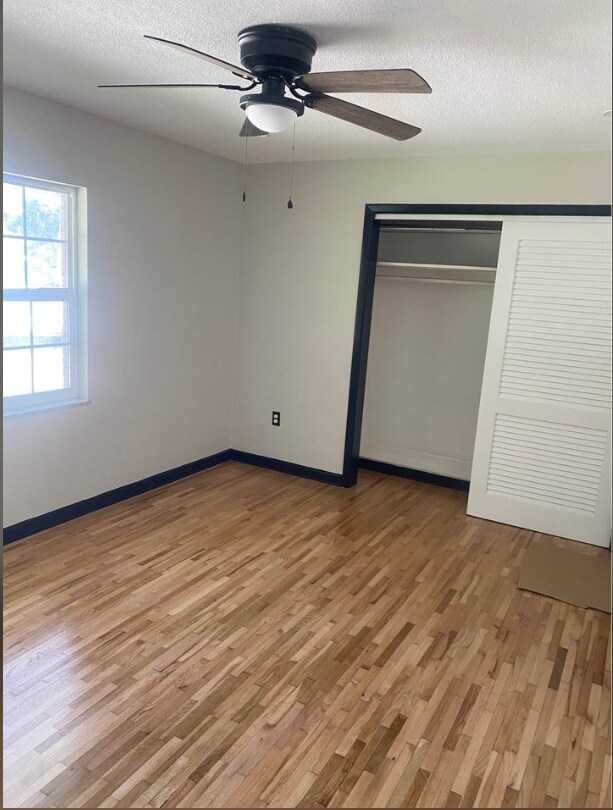 Building Photo - 1122 N Powers Dr