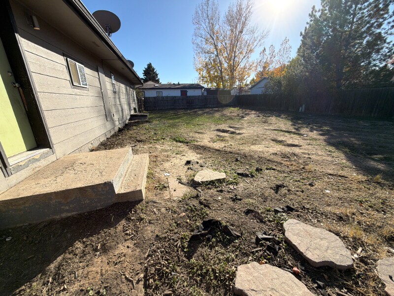 Building Photo - 8401 Peakview Dr