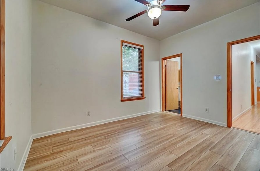 Primary bedroom - 520 W Olney Rd