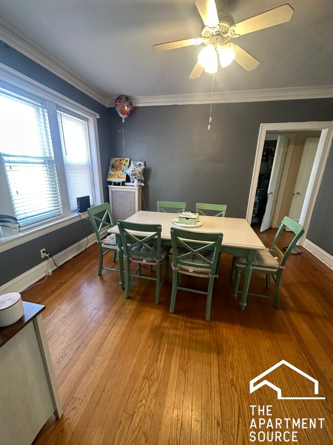 Building Photo - 2416 W North Shore Ave