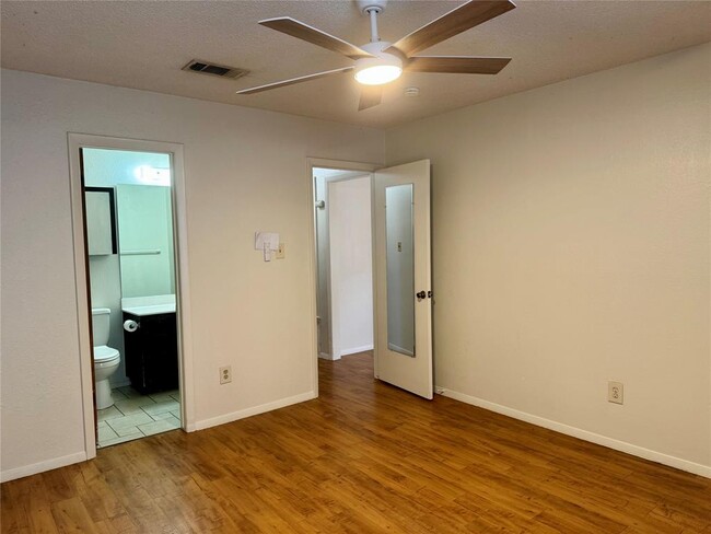 Building Photo - 907 Milford Way