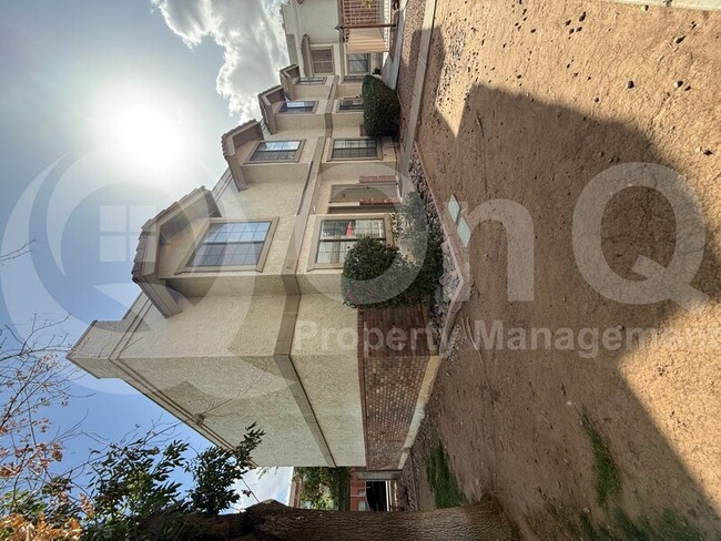 Building Photo - 548 S Wilson St