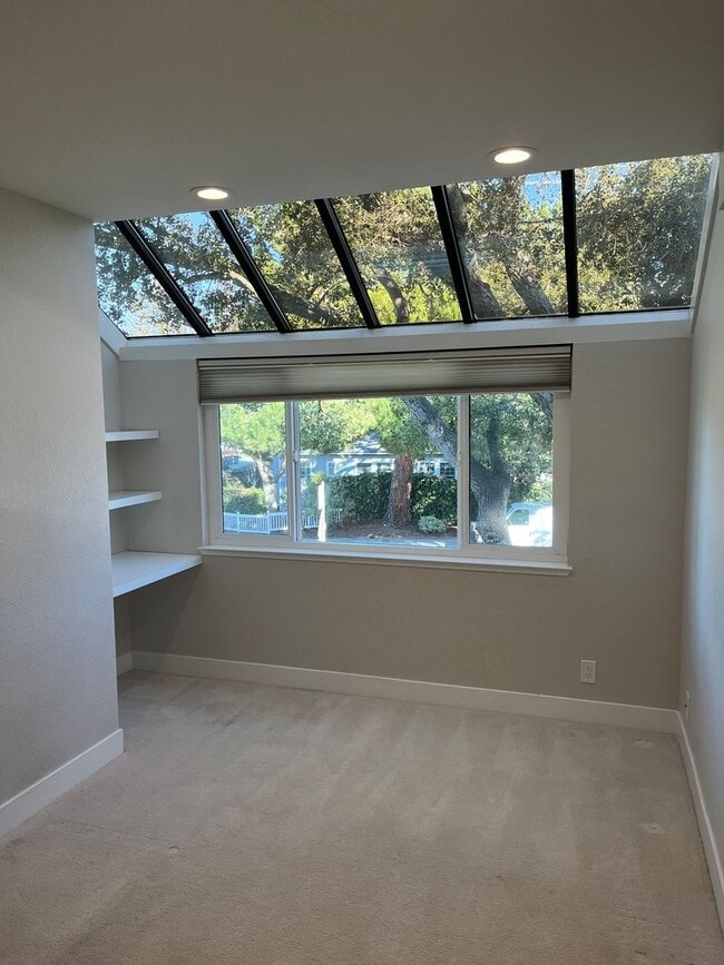 Building Photo - Modern Living Steps from Downtown Mountain View Shopping & Dining!