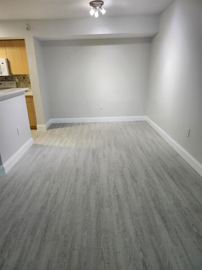 Building Photo - 505 Villa Cir